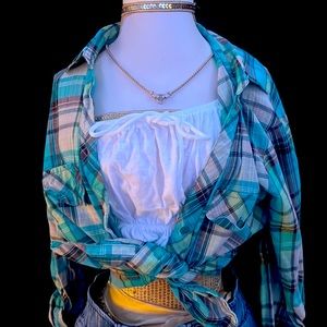 Lovely plad pattern button down blouse!